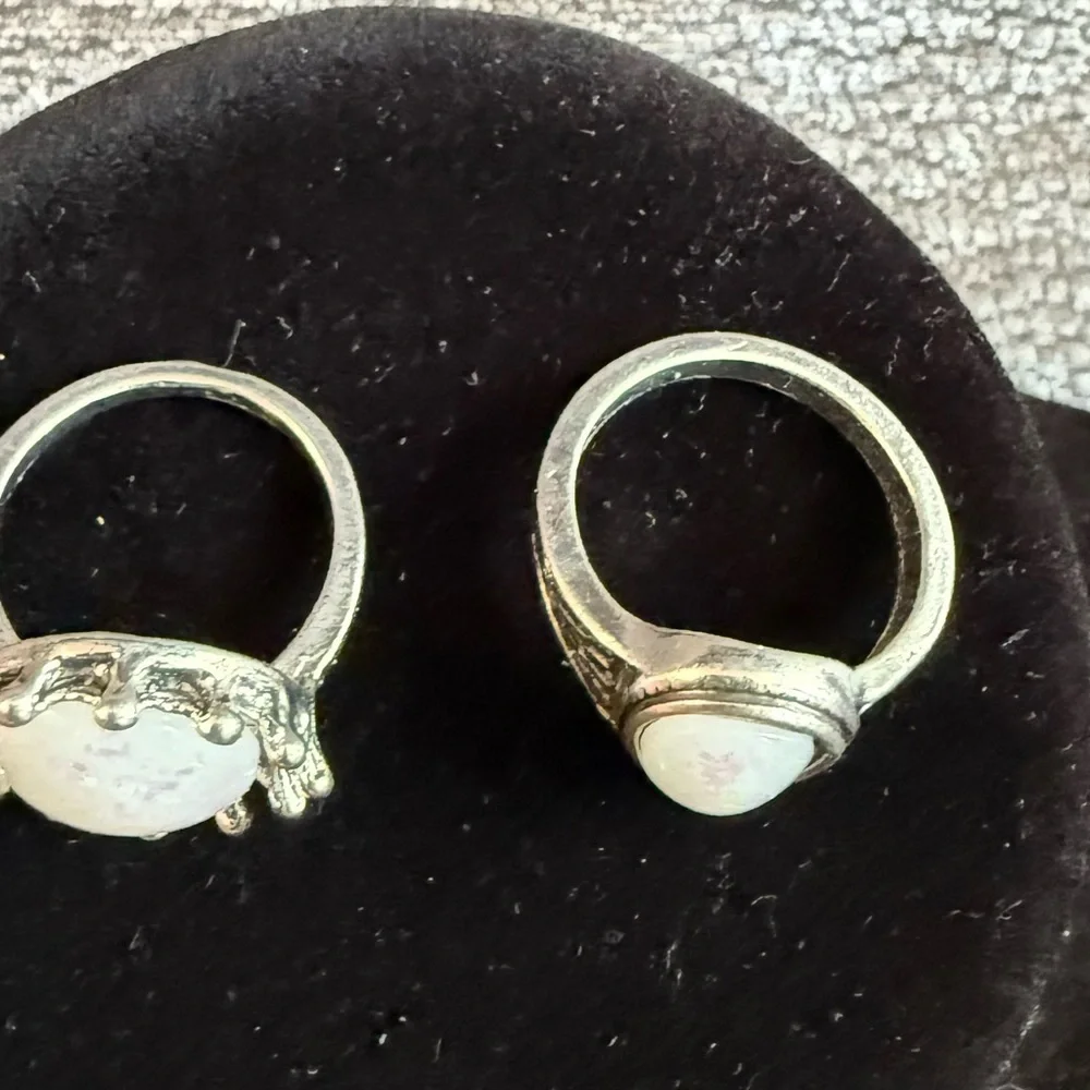Fashion Ring Set in White Shimmer, Size 6/7 - Picture 4 of 4